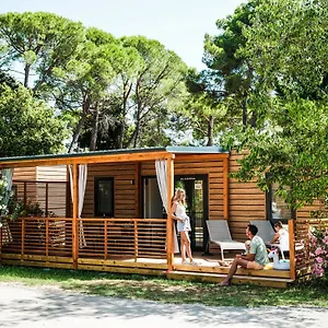 Pribjeći Zaton Mobile Homes, Nin